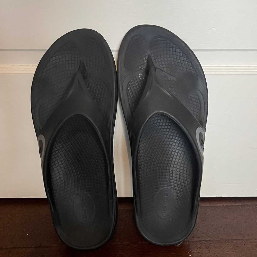 Oofos men flipflop